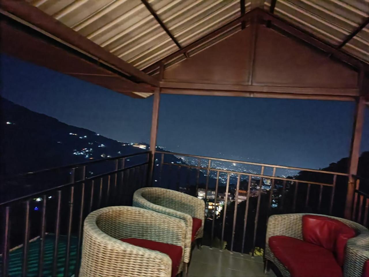 King Castle Mcleodganj-Centrally Heated And Air Cooled- Near Mall Road - Free Parking Dharamshala Esterno foto